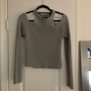 Grey short sweater